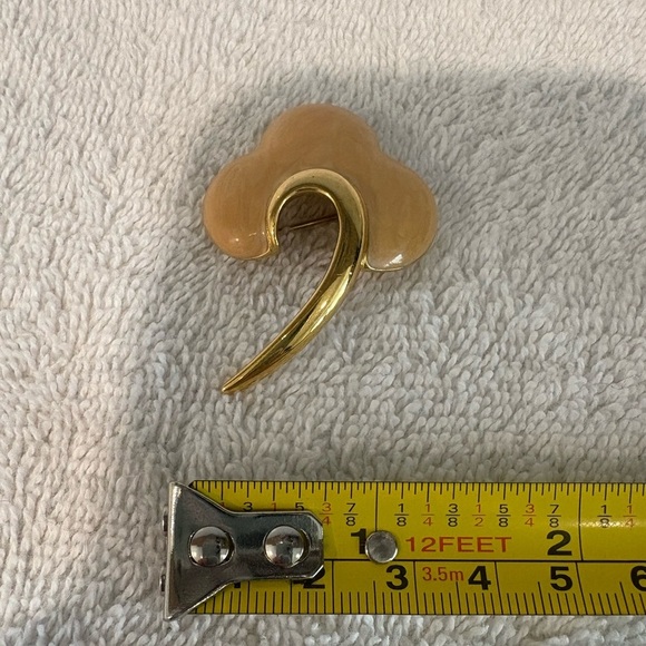 Vintage Monet Modernist Brooch Sculptural Gold Tone & Enamel - Picture 8 of 9